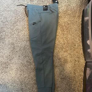 Boys Nike tech pants